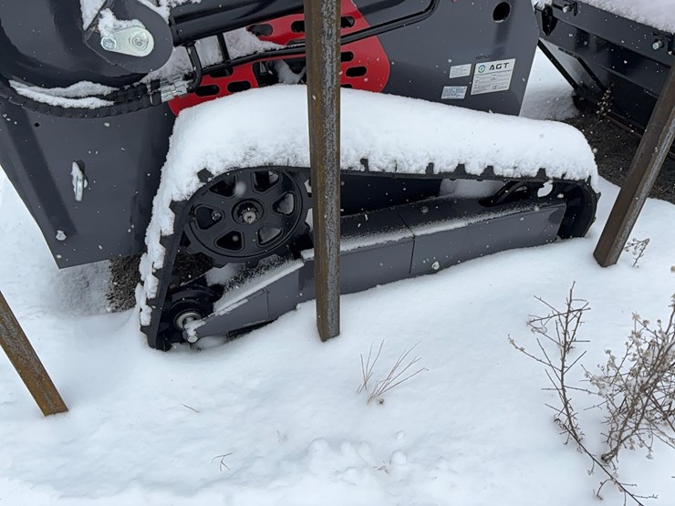 new-agt-ysrt14-mini-track-loader-image-4