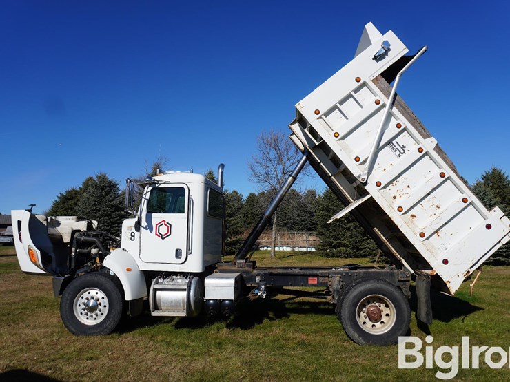 peterbilt-335-image-9