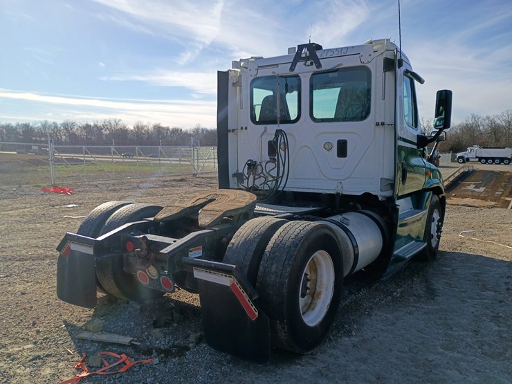 freightliner-cascadia-125-image-9