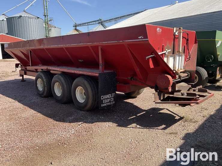 chandler-dry-litter-spreader-image-7