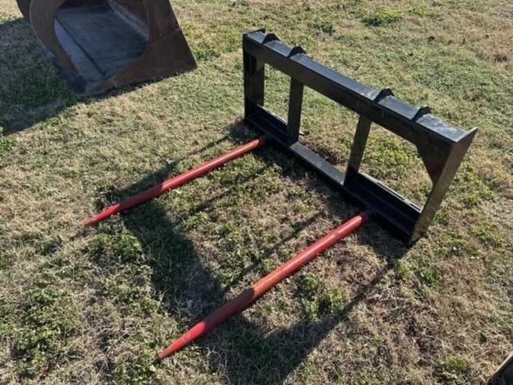 skidsteer-hay-spike-attachment-image-1