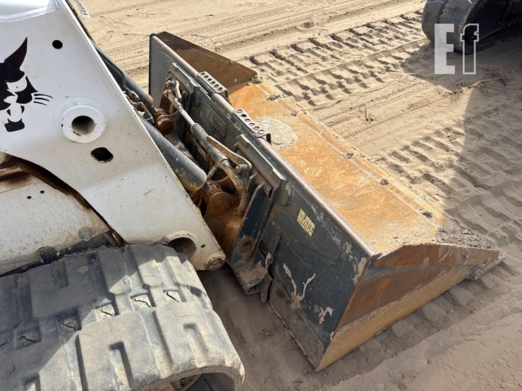 2022-bobcat-t740-image-18