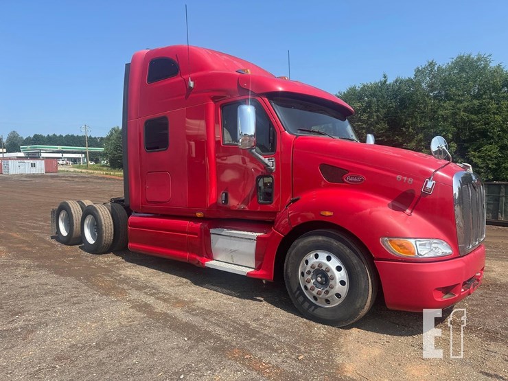 2010-peterbilt-387-image-2