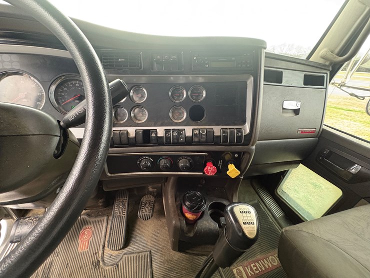 caterpillar-c15-image-19