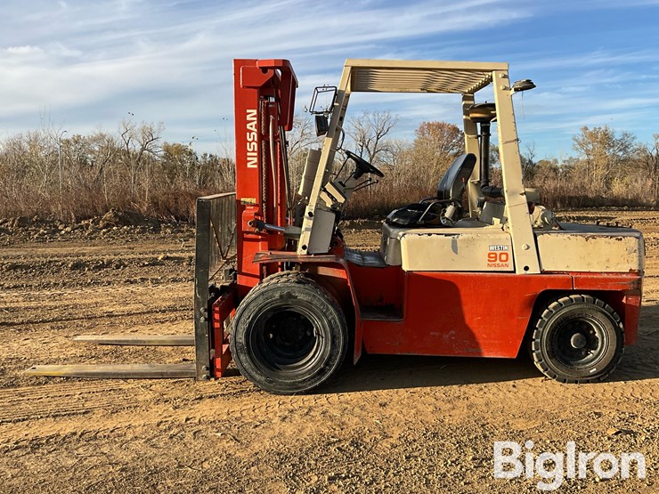 nissan-80-rough-terrain-forklift-image-8