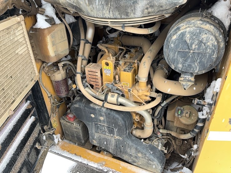 2015-caterpillar-262d-image-8