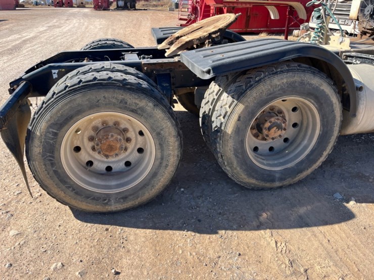 2012-peterbilt-367-image-14