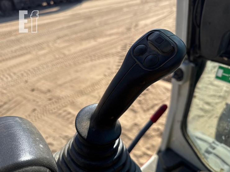 2020-takeuchi-tb260-image-33