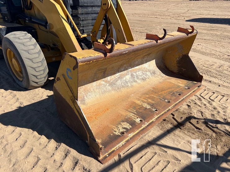 2016-caterpillar-415f2-image-19