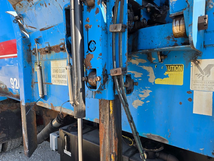 2013-peterbilt-320-image-82