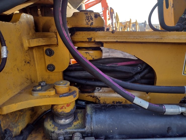 caterpillar-908m-image-27