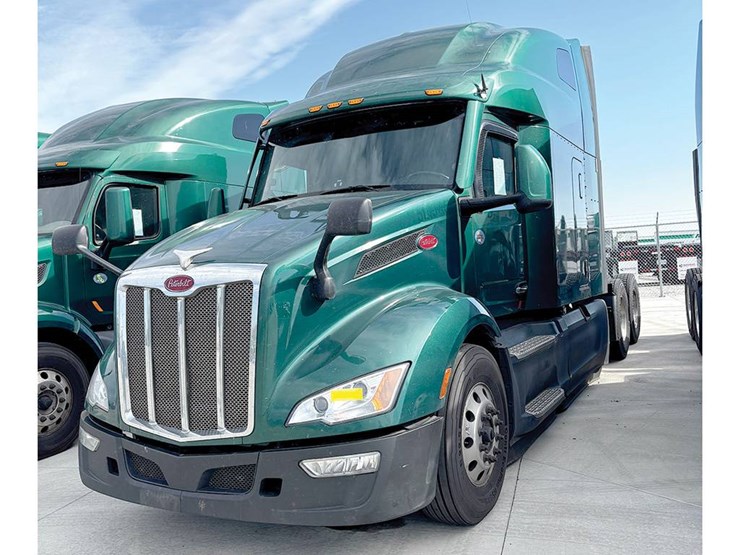 2022-peterbilt-579-image-1