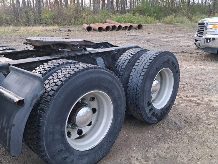 2010-peterbilt-386-image-45