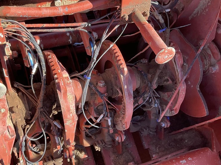 1980-hesston-4900-image-19