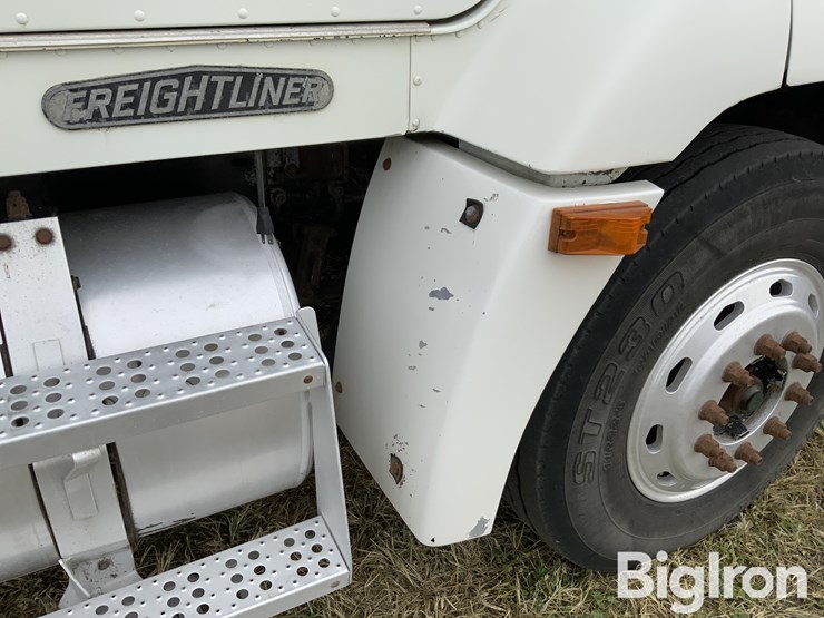 1996-freightliner-fld112-image-16