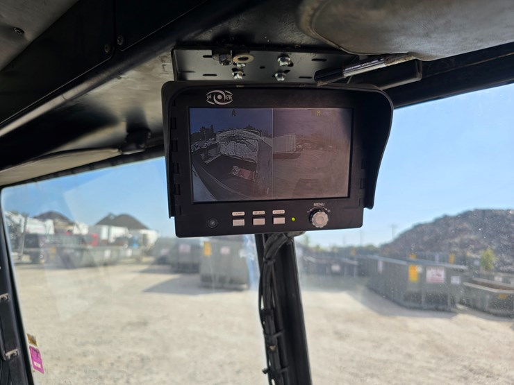 2003-peterbilt-320-image-67