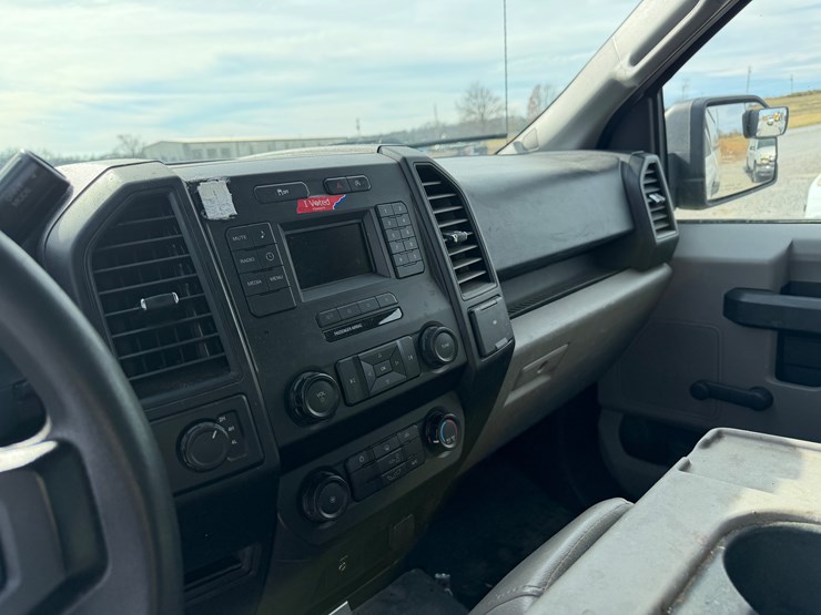 2019-ford-f150-xl-image-15