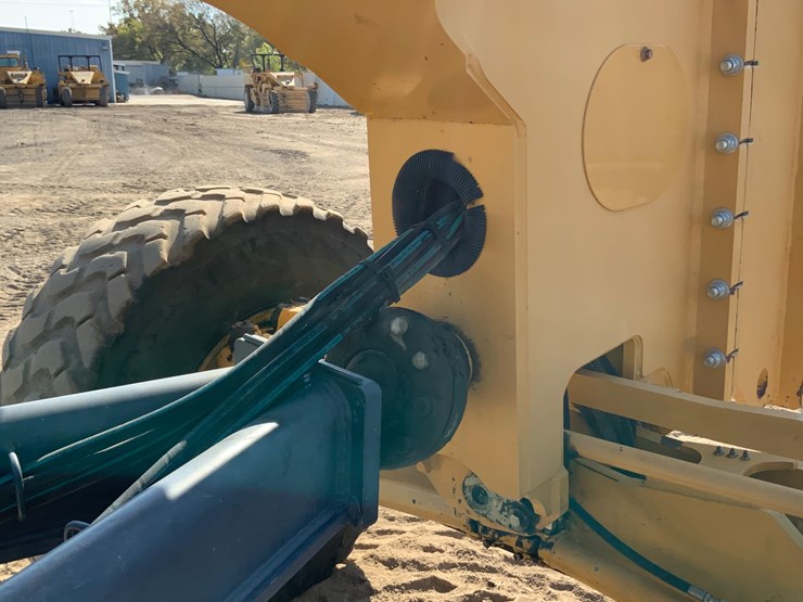 2015-deere-672g-image-9