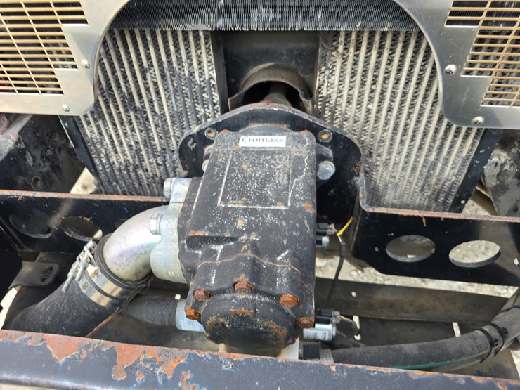 2003-peterbilt-320-image-71