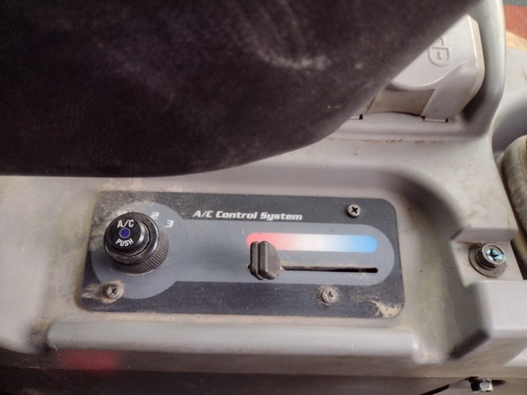 kubota-svl65-2-image-10