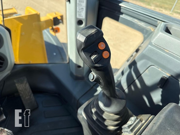 2022-deere-624-p-tier-image-25