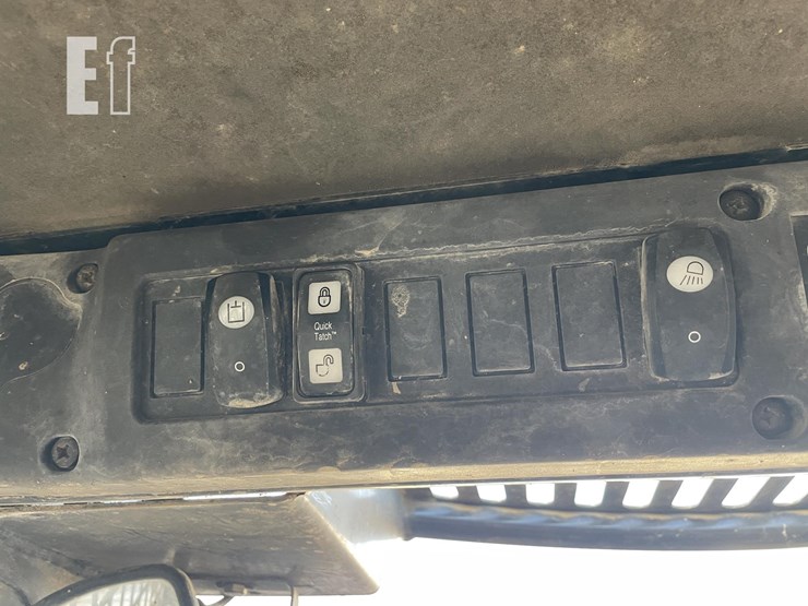 2006-deere-ct322-image-28