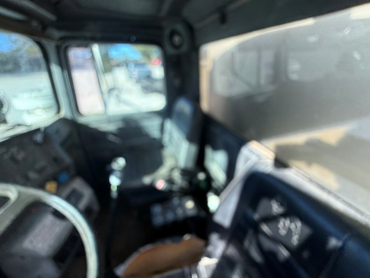 mack-r686st-image-104