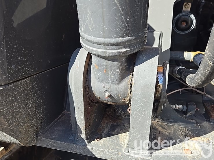 2021-case-cx210-lc-image-51