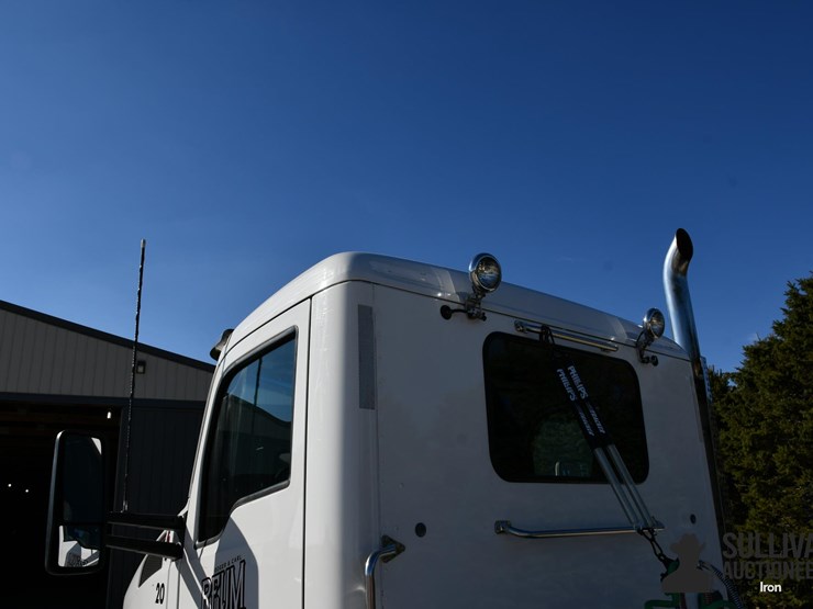 2020-kenworth-t880-image-16