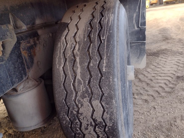 peterbilt-567-image-26