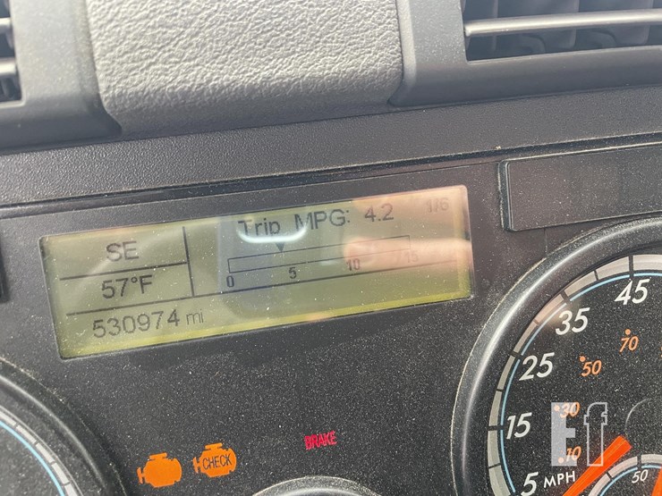 2014-freightliner-cascadia-125-image-20