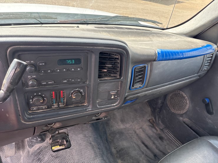 2006-chevrolet-2500hd-image-9