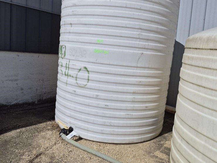 poly-tank-2500-gallon-image-1