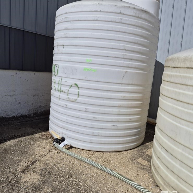 POLY TANK 2500 GALLON