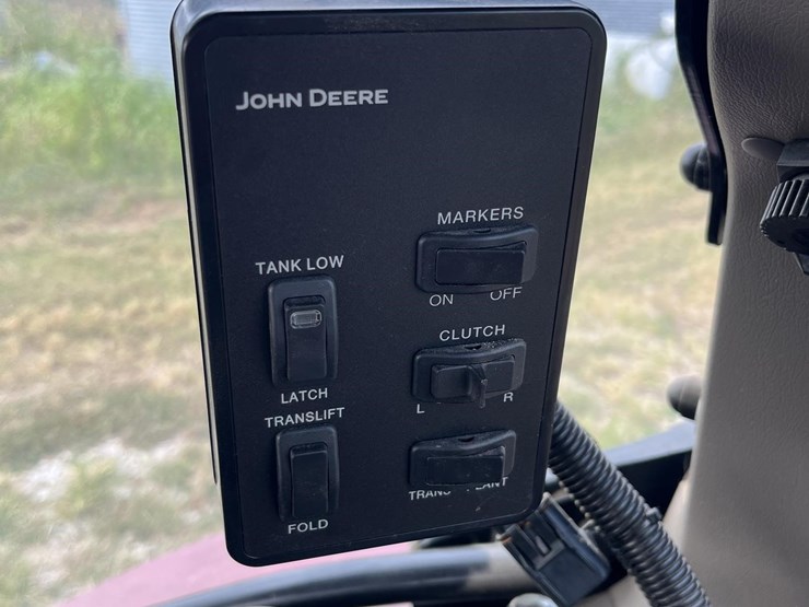 2021-john-deere-1745-image-17