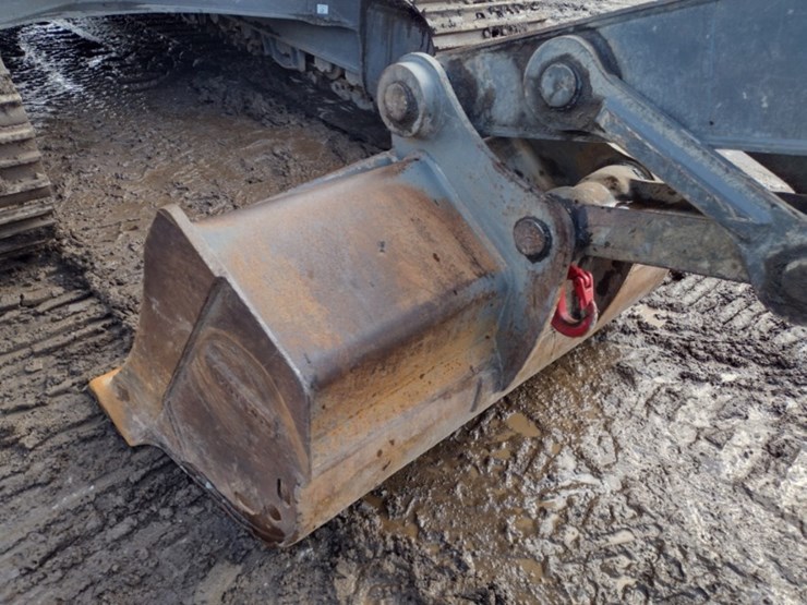 volvo-ec220e-lr-image-17