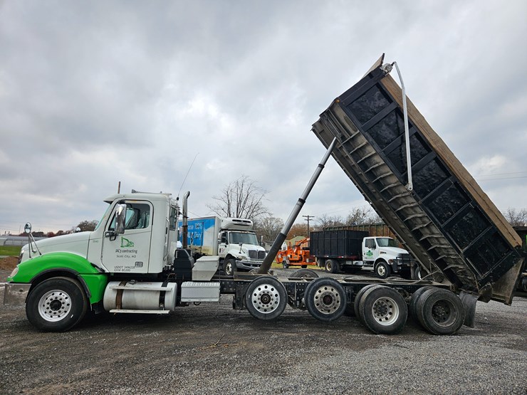 freightliner-columbia-120-image-34