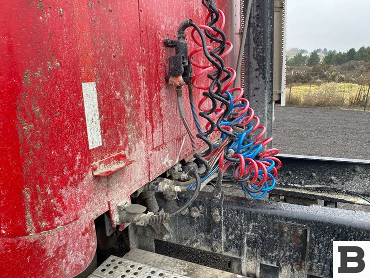 1993-freightliner-fld120-image-16