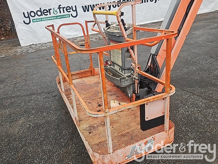 2016-jlg-800aj-image-12