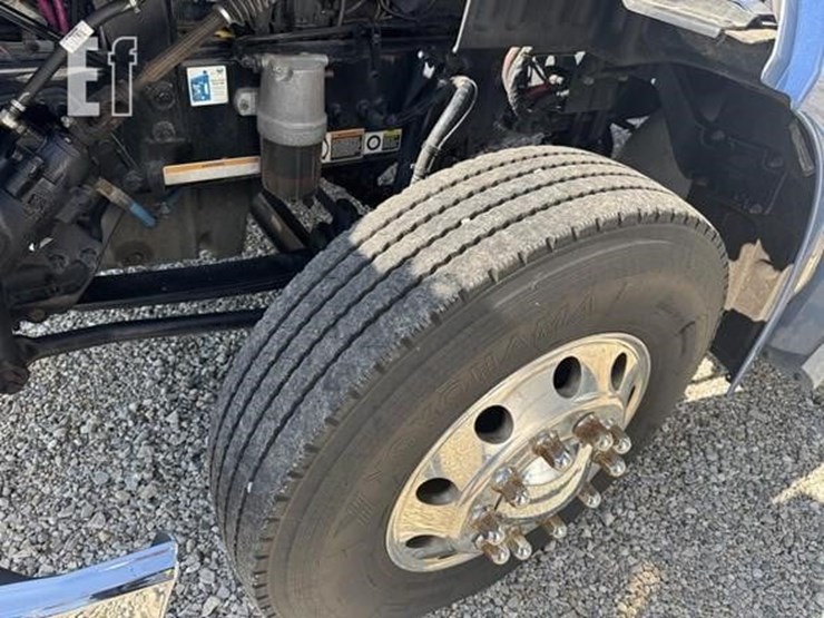 2019-peterbilt-579-image-30