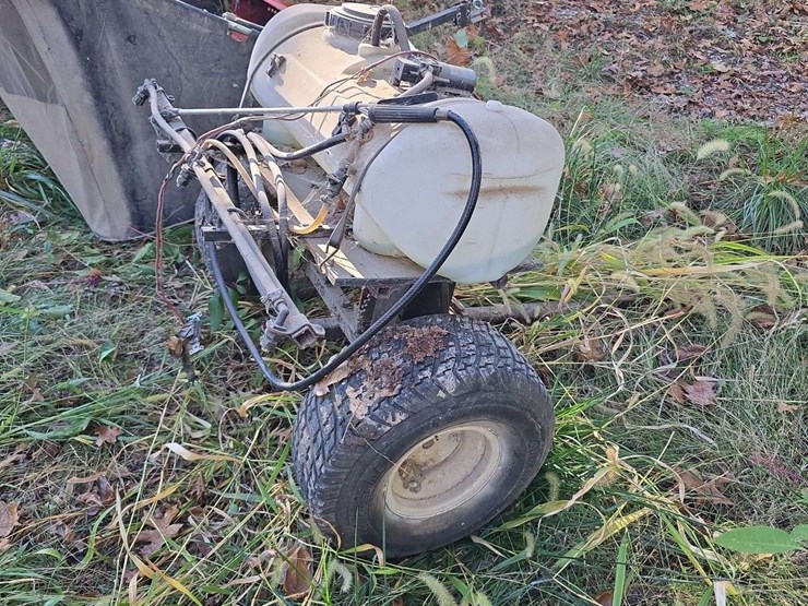 pull-type-sprayer-with-pump,-3ft-boom-and-wand,-15gal-tank-image-3