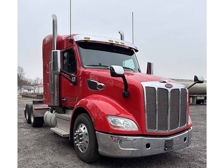 2016-freightliner-cascadia-125-image-1