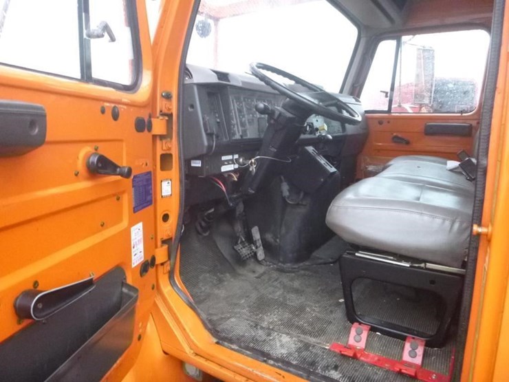 2000-international-4900-image-11