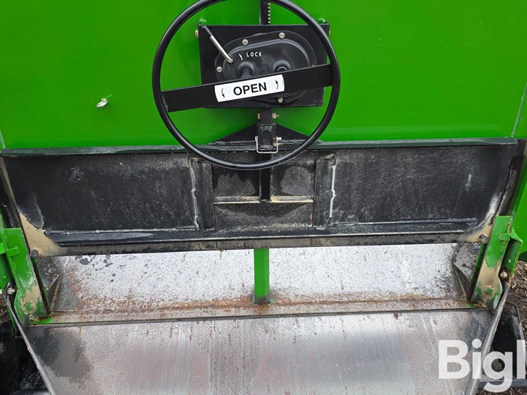 unverferth-brent-gt-644-gravity-wagon-image-18