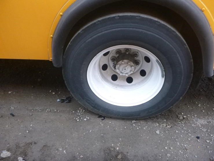 2004-ford-e450-image-17