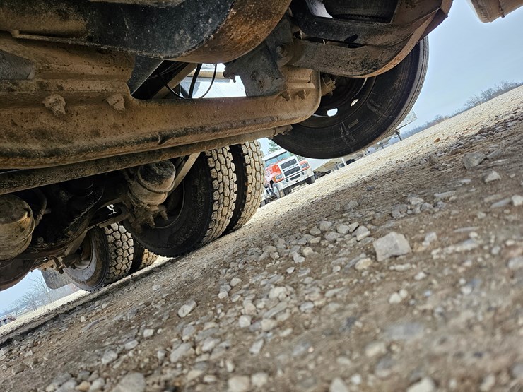 freightliner-122sd-image-120