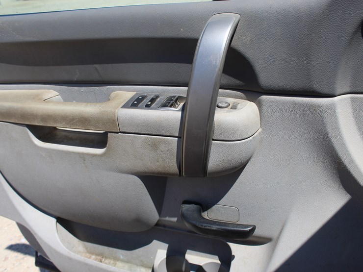 2012-chevrolet-3500hd-image-9