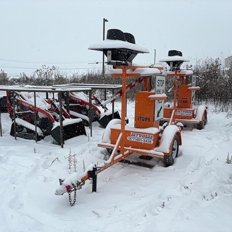 NORTH AMERICA TRAFFIC RCF2.4 REMOTE CONTROLLED FLAGMAN PORTABLE TRAFFIC SIGNAL SN:RCF3.4436