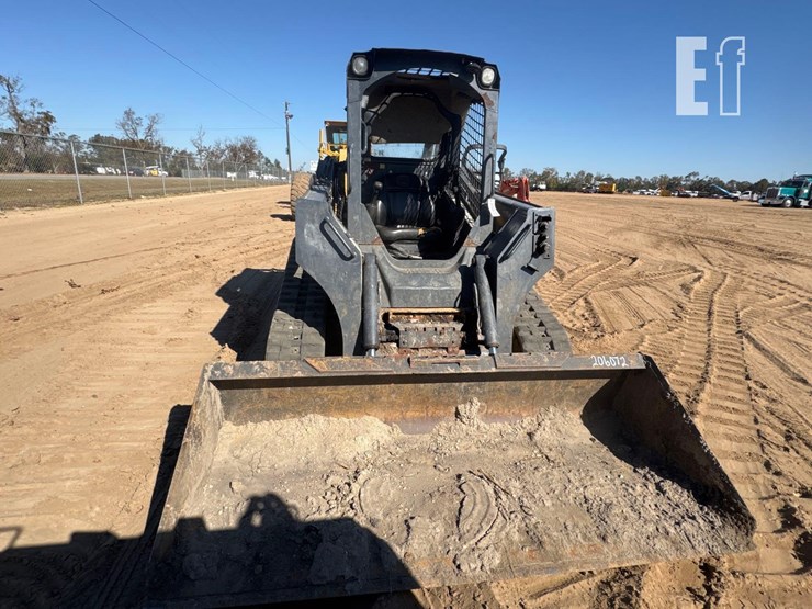 2017-deere-323e-image-3