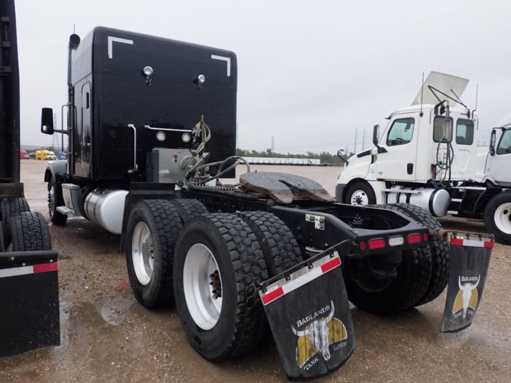peterbilt-567-image-13